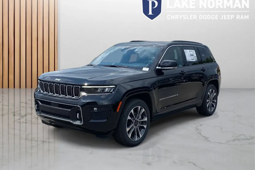 2025 Jeep Grand Cherokee Overland photo 1