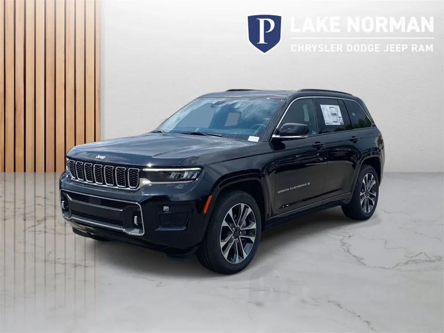 2025 Jeep Grand Cherokee Overland photo 1