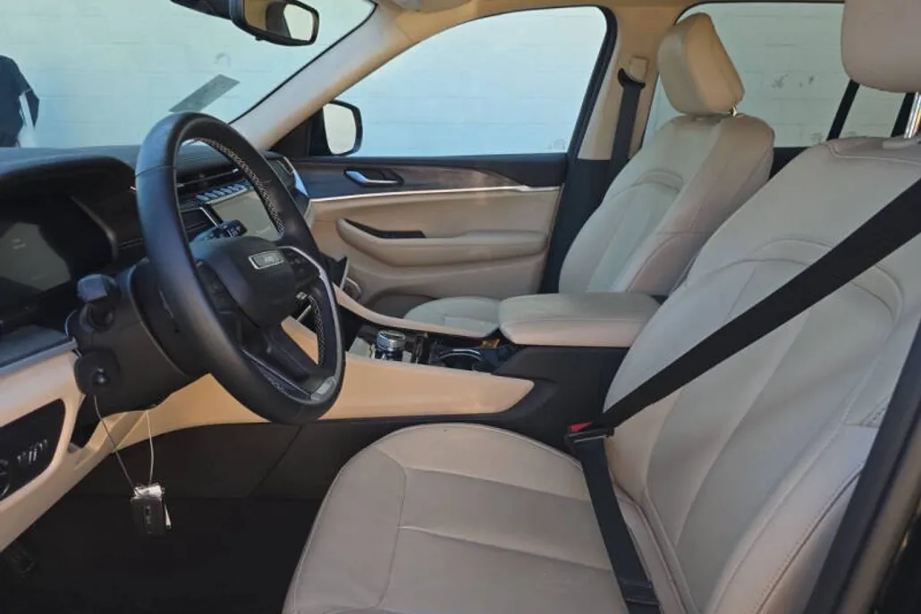 2022 Jeep Grand Cherokee Limited photo 1