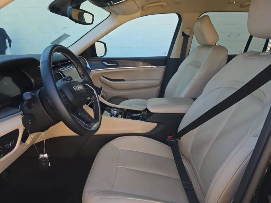 2022 Jeep Grand Cherokee Limited photo 1