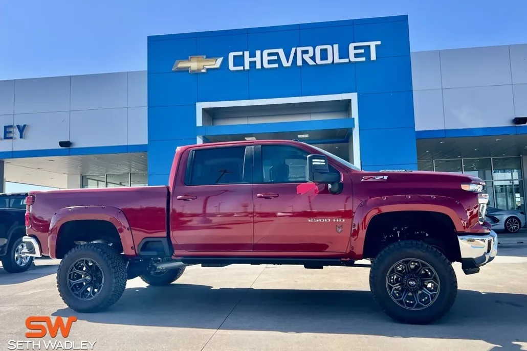 2024 Chevrolet Silverado 2500HD LT photo 1