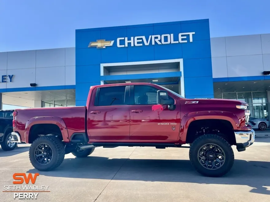 2024 Chevrolet Silverado 2500HD LT photo 1