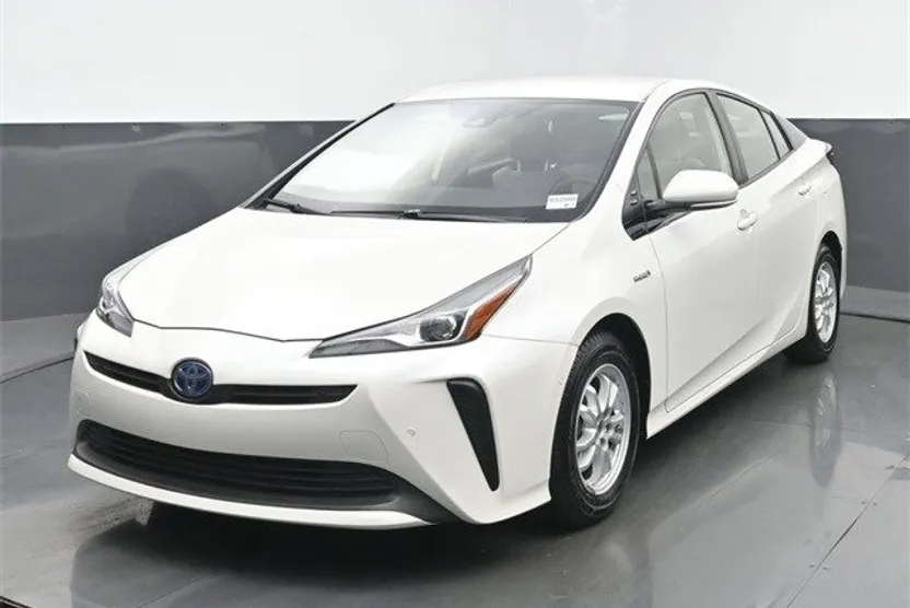 2019 Toyota Prius L Eco photo 1