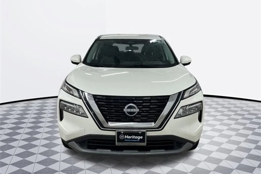 2022 Nissan Rogue SV photo 1
