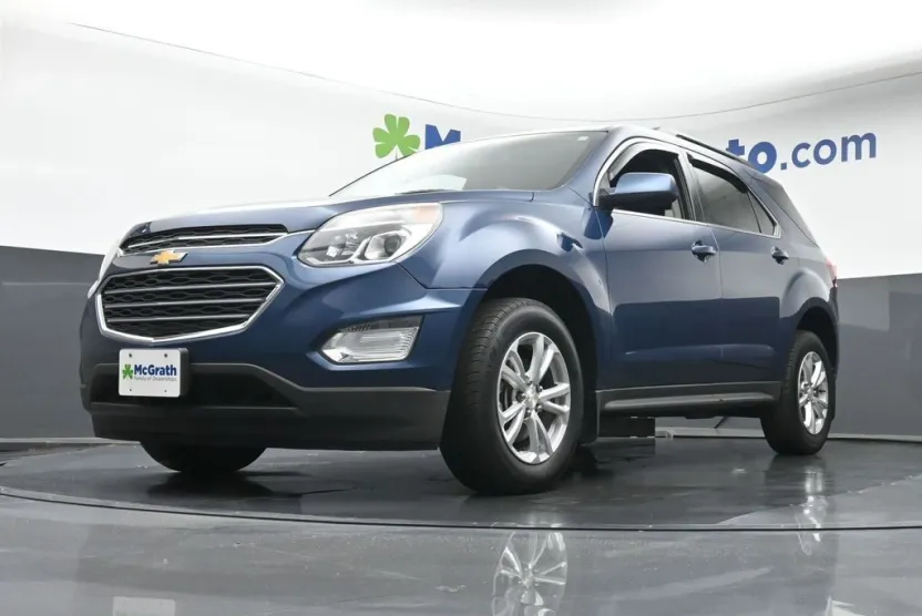 2017 Chevrolet Equinox LT photo 1