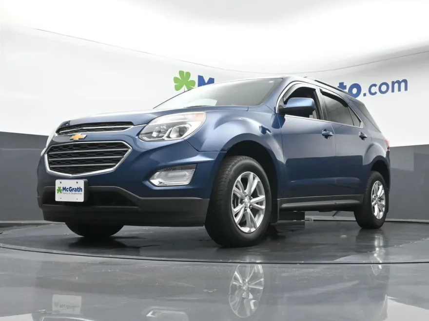 2017 Chevrolet Equinox LT photo 1