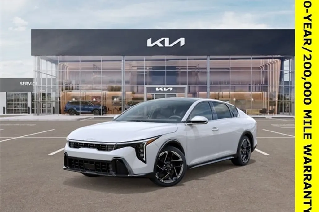 2025 Kia K4 GT-Line photo 1