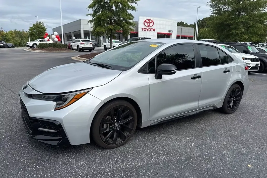 2022 Toyota Corolla SE photo 1