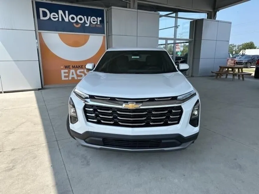 2026 Chevrolet Equinox Base photo 1
