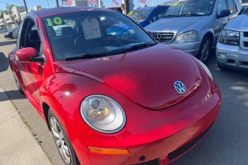2010 Volkswagen Beetle Base photo 1