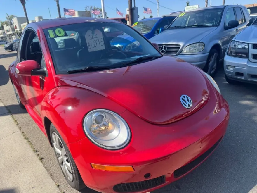 2010 Volkswagen Beetle Base photo 1