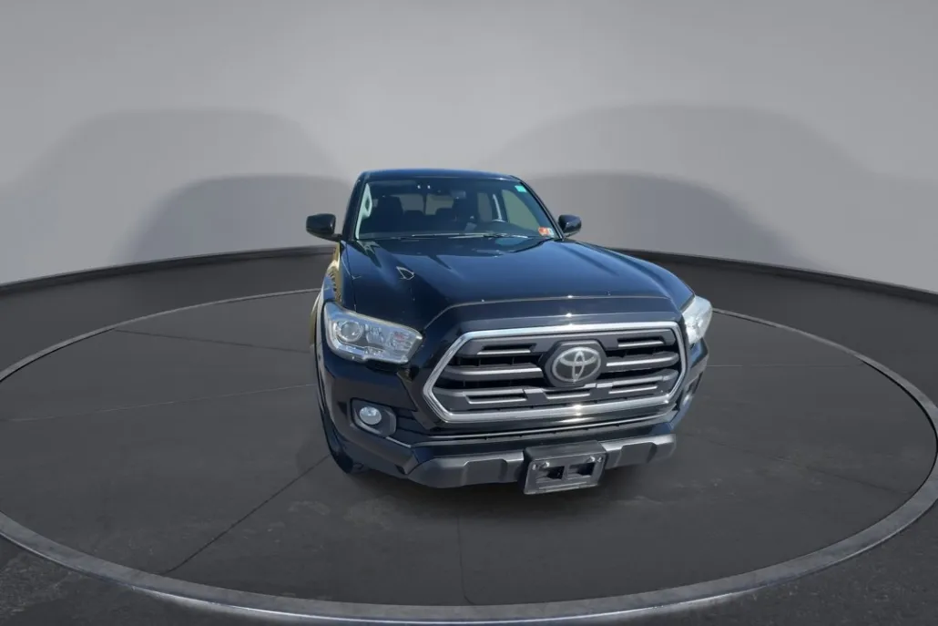 2018 Toyota Tacoma V6 SR5 4x4 photo 1