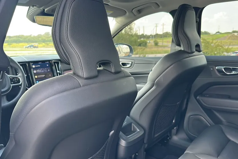 2023 Volvo XC60 B5 Plus photo 1
