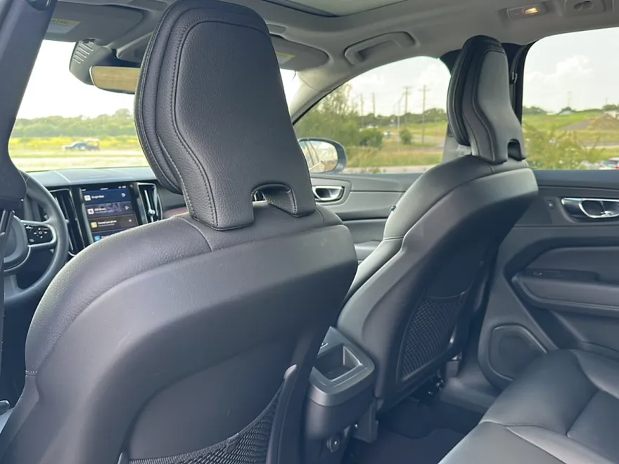 2023 Volvo XC60 B5 Plus photo 1