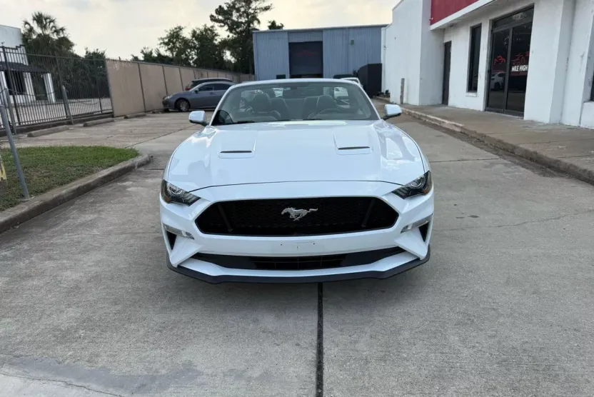 2020 Ford Mustang EcoBoost Premium photo 1