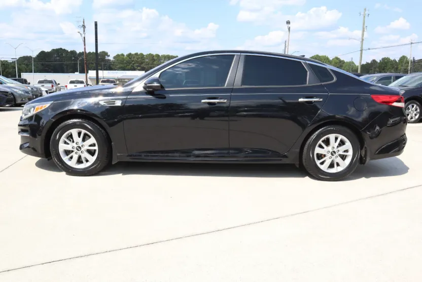 2016 Kia Optima LX photo 1