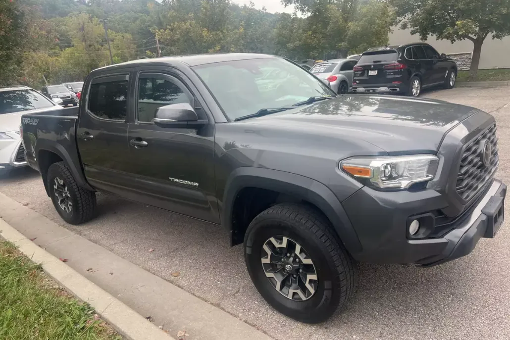 2022 Toyota Tacoma TRD Off-Road photo 1