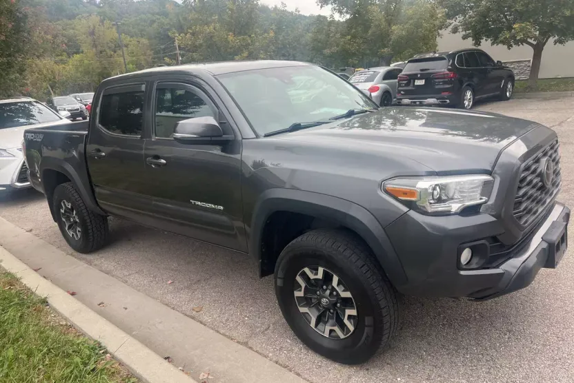 2022 Toyota Tacoma TRD Off-Road photo 1