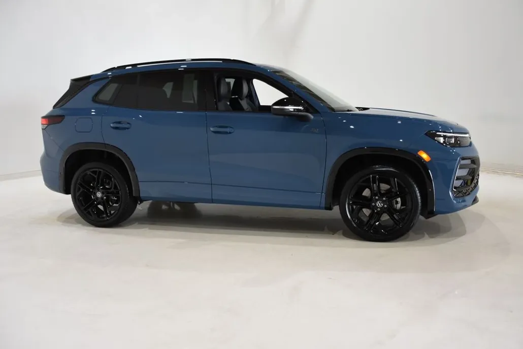2025 Volkswagen Tiguan SE R-Line Black photo 1