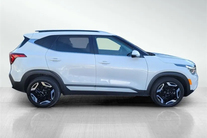 2024 Kia Seltos SX photo 1