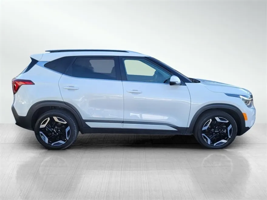 2024 Kia Seltos SX photo 1
