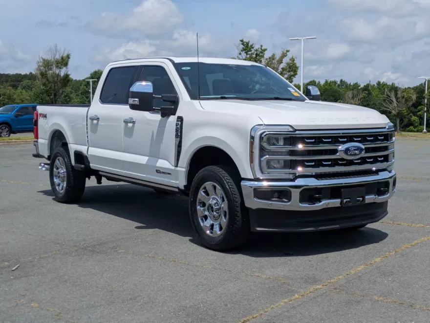 2025 Ford F-250 Lariat photo 1