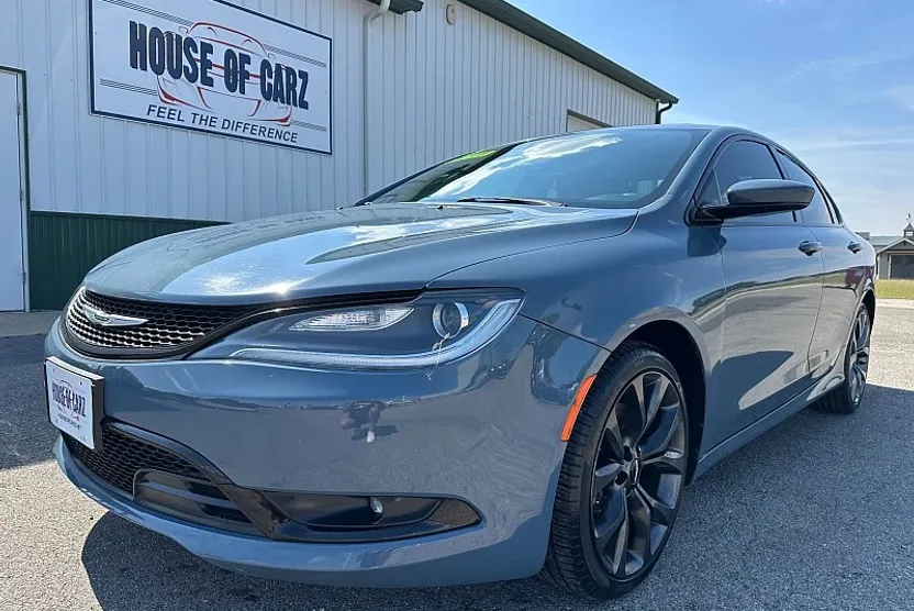 2015 Chrysler 200 S photo 1