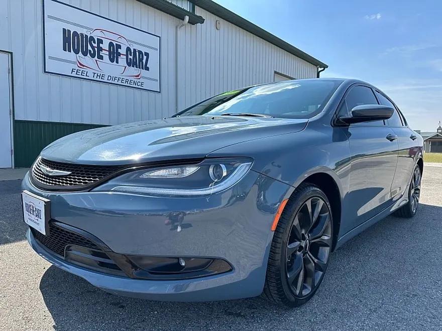 2015 Chrysler 200 S photo 1