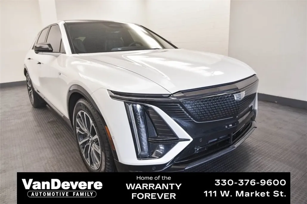 2024 Cadillac Lyriq Sport photo 1