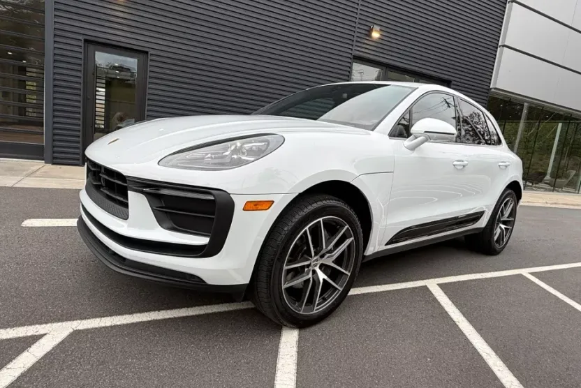 2025 Porsche Macan Base photo 1