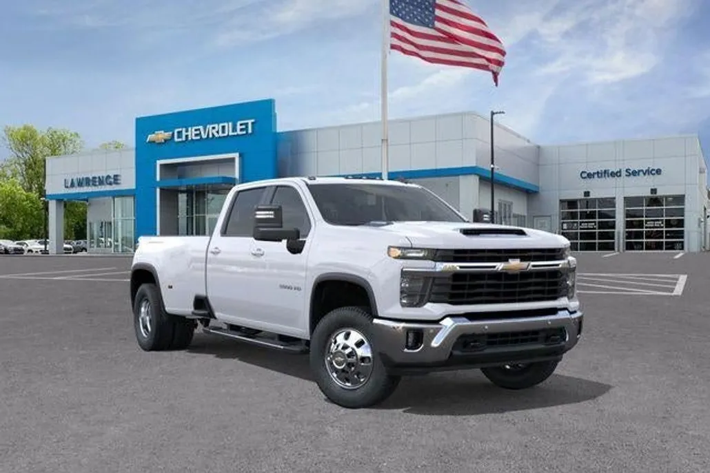 2026 Chevrolet Silverado 3500HD LT photo 1