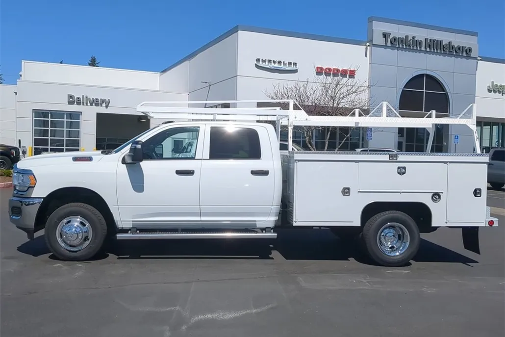 2024 Ram 3500 Tradesman photo 1