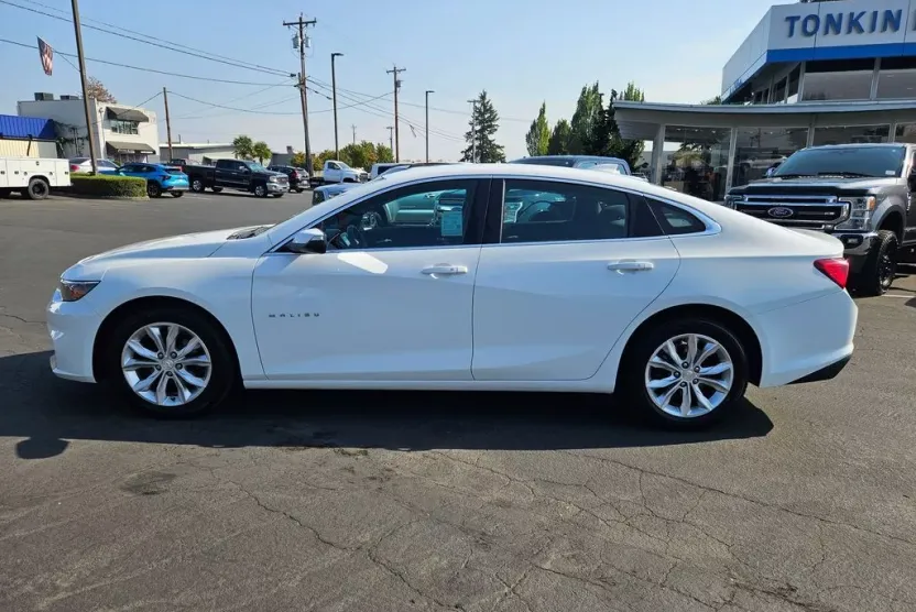 2018 Chevrolet Malibu 1LT photo 1