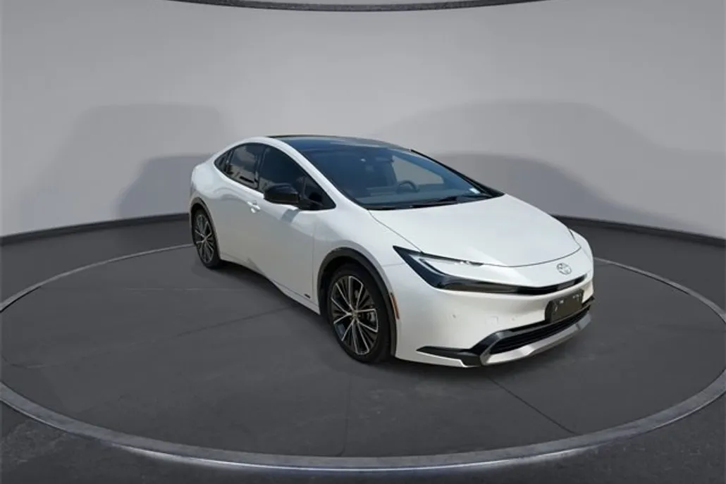 2024 Toyota Prius XLE photo 1