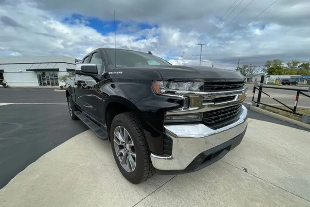 2022 Chevrolet Silverado 1500 LT photo 1