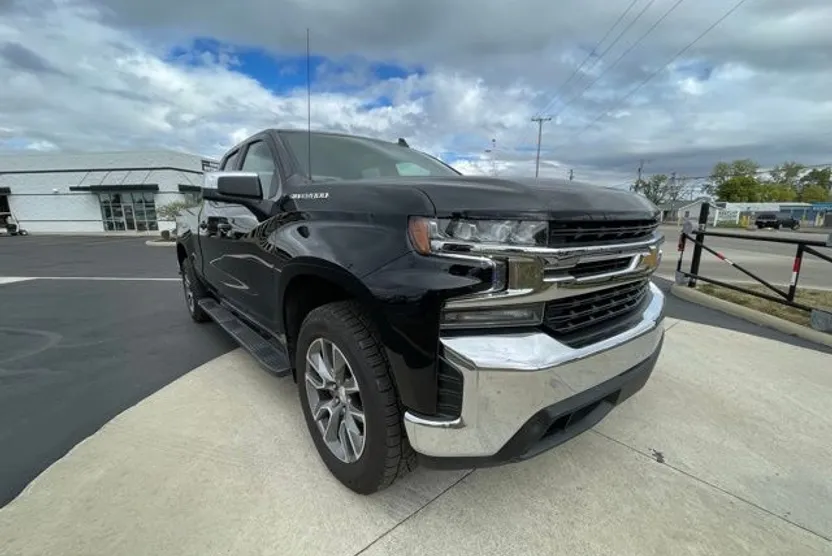 2022 Chevrolet Silverado 1500 LT photo 1