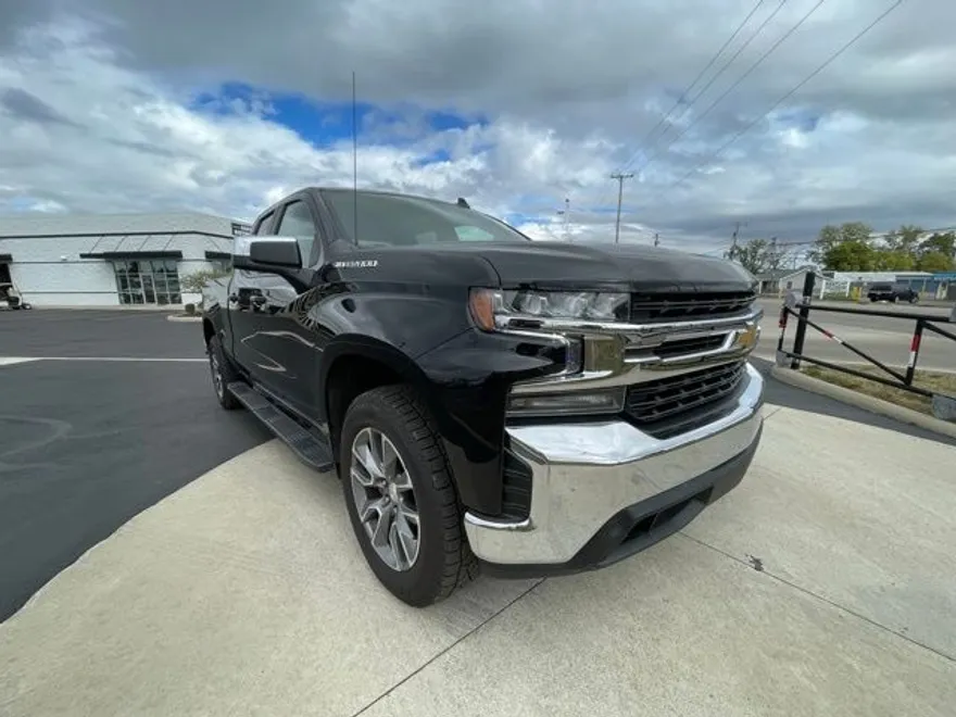 2022 Chevrolet Silverado 1500 LT photo 1