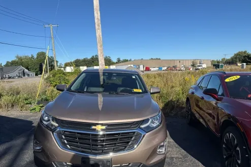 2018 Chevrolet Equinox LT photo 2