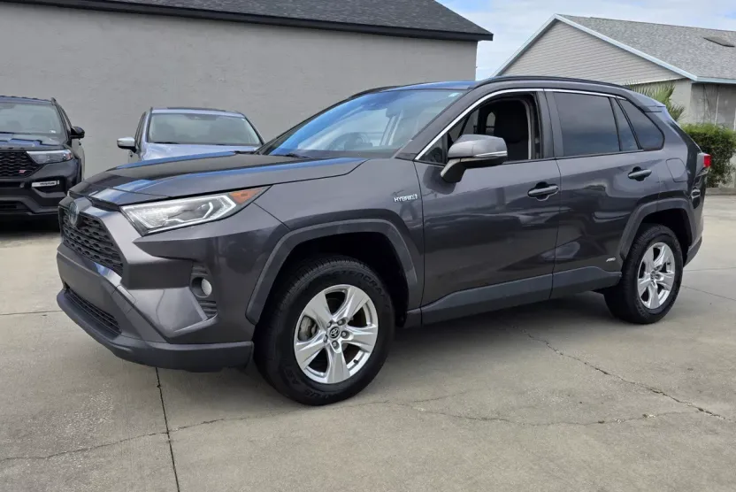 2020 Toyota RAV4 Hybrid XLE photo 1