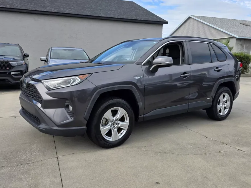 2020 Toyota RAV4 Hybrid XLE photo 1