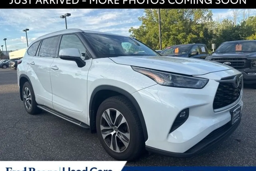 2022 Toyota Highlander XLE photo 1