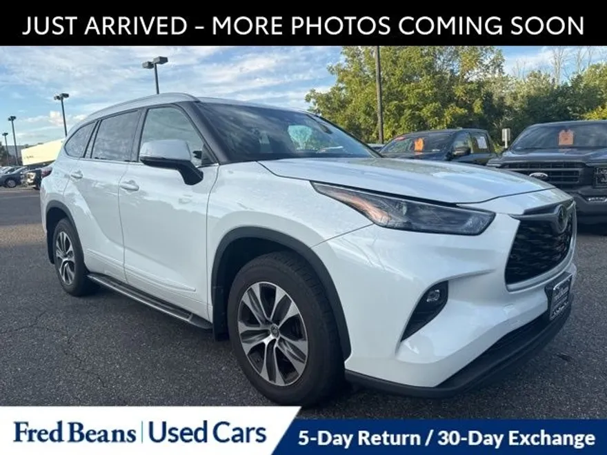 2022 Toyota Highlander XLE photo 1