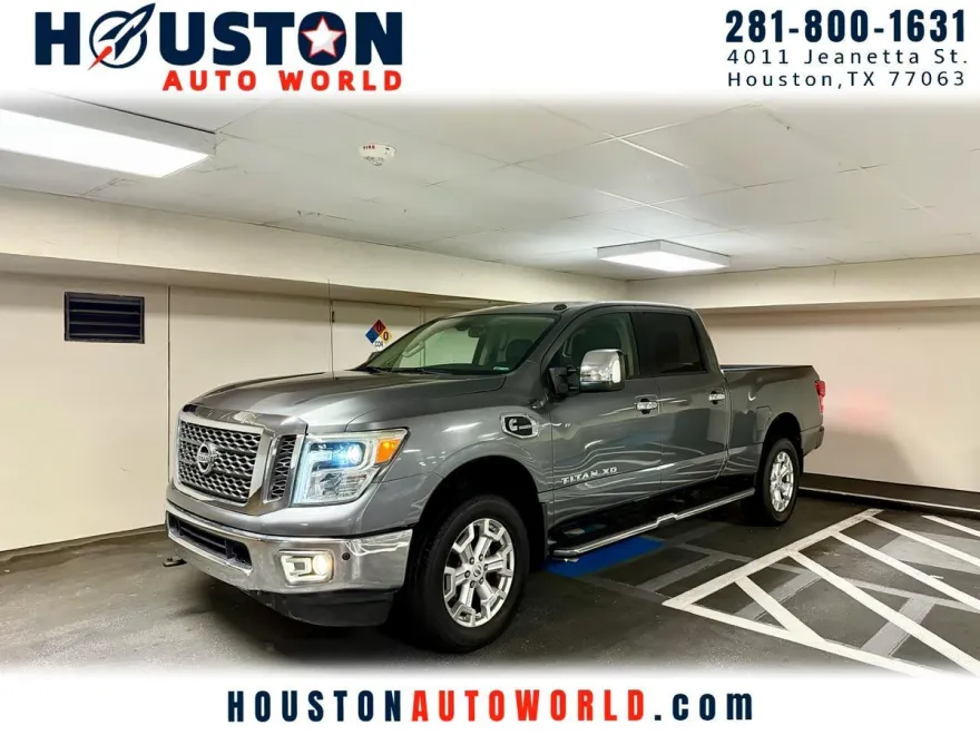 2017 Nissan Titan SV photo 1