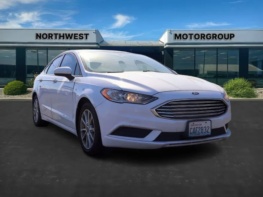 2017 Ford Fusion SE photo 1