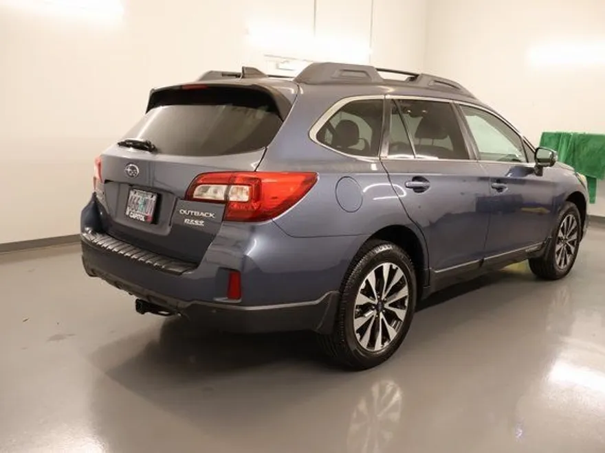 2017 Subaru Outback 2.5i Limited photo 1