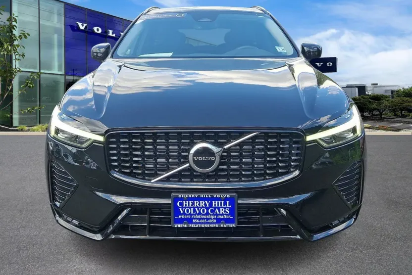 2025 Volvo XC60 B5 Core photo 1
