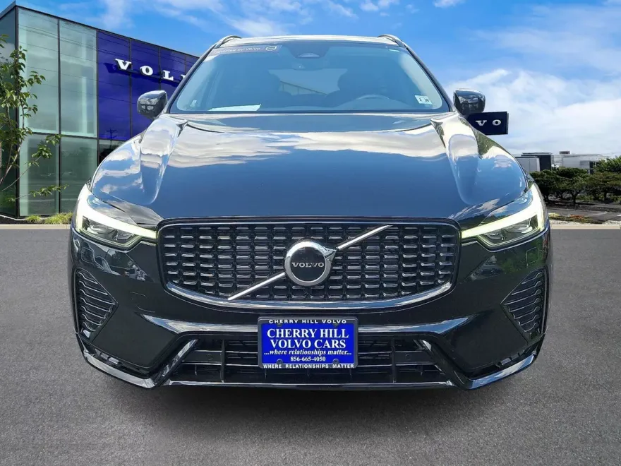 2025 Volvo XC60 B5 Core photo 1
