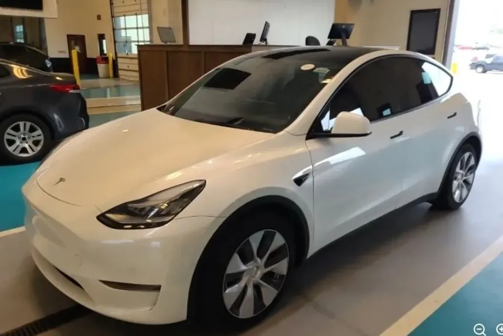 2020 Tesla Model Y Long Range photo 1