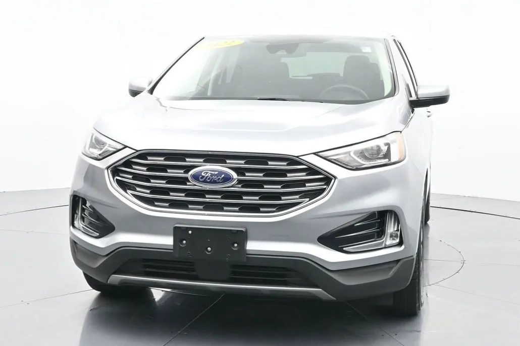 2022 Ford Edge SEL photo 1