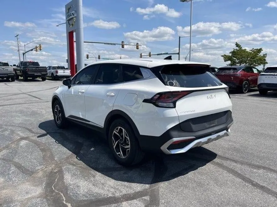 2024 Kia Sportage LX photo 1